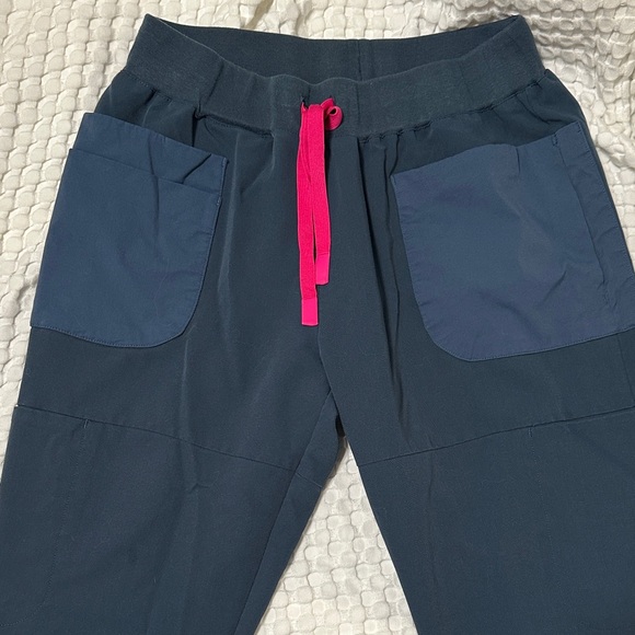 Limited Edition Figs Dark Harbor Scrub Set - Picture 4 of 12